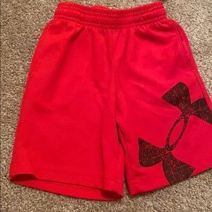 ⚽️Boys under armour shorts- size 2T